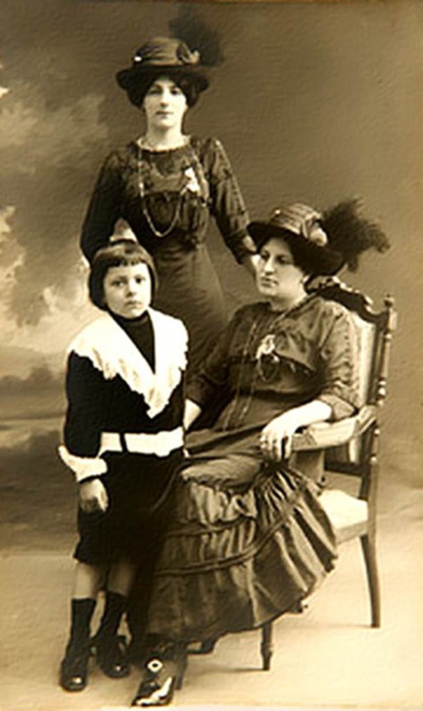 Francisca Sanchez Family001 1 610x1024